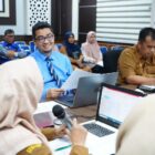 Dinas Pendidikan Aceh menggelar rapat evaluasi kinerja Bursa Kerja Khusus (BKK) SMK Aceh yang dipimpin langsung oleh Kepala Dinas Pendidikan Aceh, Marthunis, ST., D.E.A. Kegiatan ini turut didampingi oleh Kepala Bidang Pembinaan SMK, Dr. Asbaruddin,