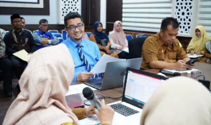 Dinas Pendidikan Aceh menggelar rapat evaluasi kinerja Bursa Kerja Khusus (BKK) SMK Aceh yang dipimpin langsung oleh Kepala Dinas Pendidikan Aceh, Marthunis, ST., D.E.A. Kegiatan ini turut didampingi oleh Kepala Bidang Pembinaan SMK, Dr. Asbaruddin,