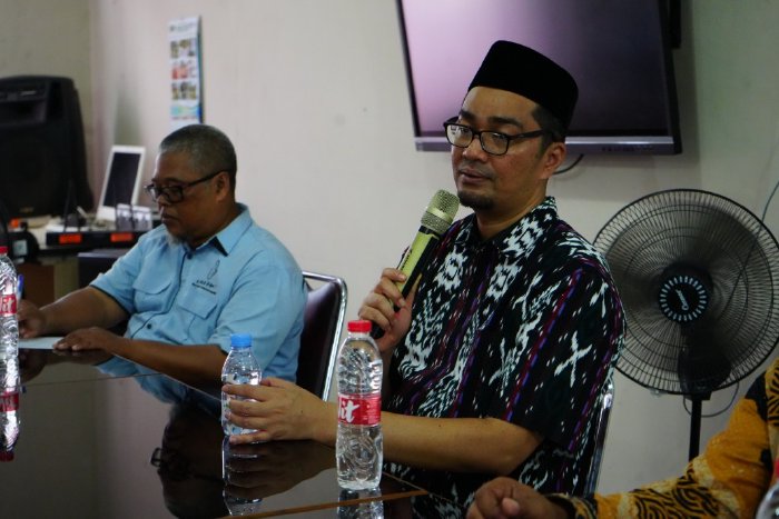 Kepala Dinas Pendidikan Aceh, Marthunis, ST., D.E.A., menyampaikan sejumlah poin penting dalam pertemuan bersama dewan guru SMK Negeri 1 Bireuen pada Sabtu, 26 Oktober 2024.